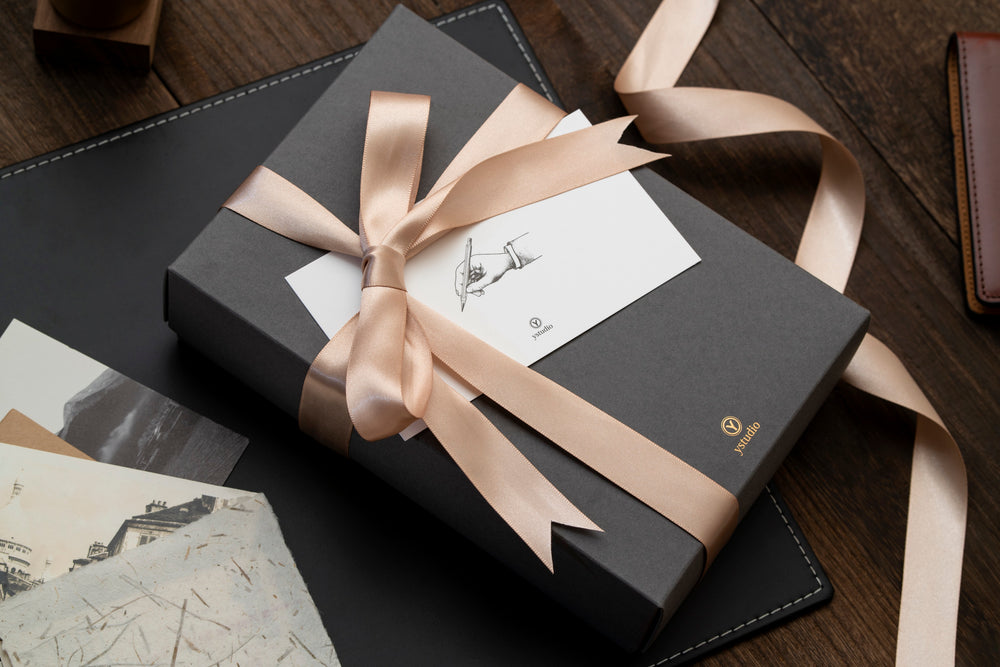 
            
                Load image into Gallery viewer, Gift Wrapping Service
            
        